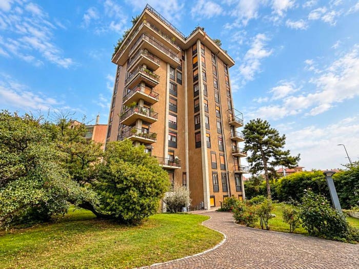 Appartamento trilocale in affitto in Via Filippo Argelati, Navigli Darsena, Milano