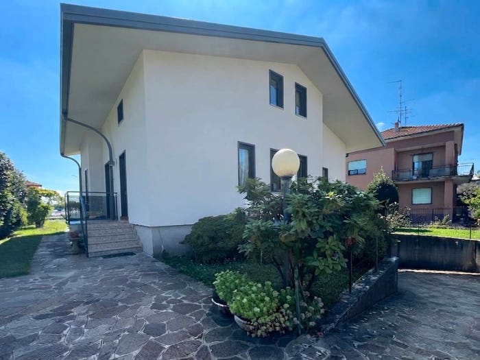Casa con 6 locali in vendita in Via Alcide De Gasperi, Centro, Olgiate Comasco