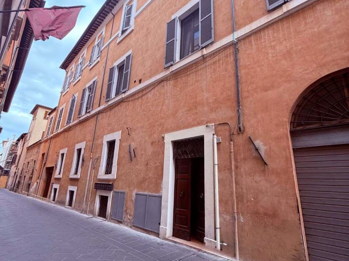 Appartamento con 5 locali in vendita in Via Palestro, Centro Storico, Foligno