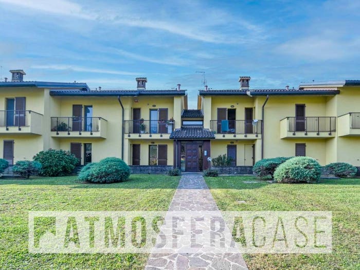 Appartamento trilocale in vendita in via Aldo Moro, Centro, Pontida