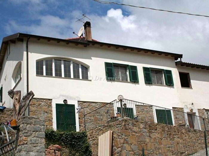 Casa con 6 locali in vendita in Via Monsignore B Tornatore, Dolceacqua