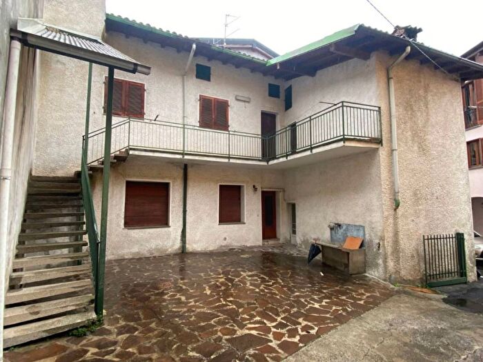 Casa con 6 locali in vendita in Centro, Ballabio