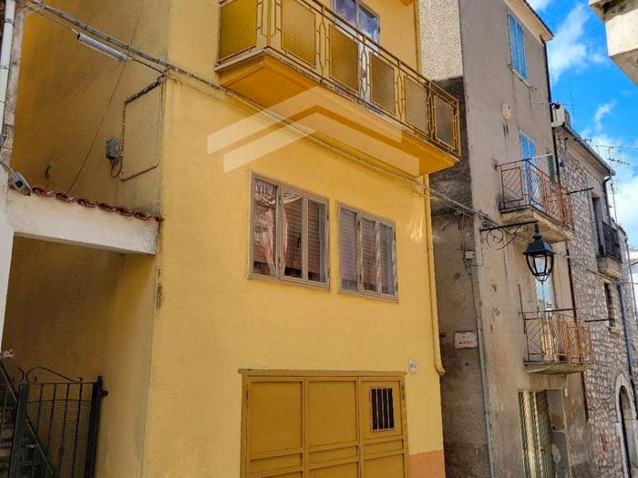 Casa trilocale in vendita in Centro, Monteroduni