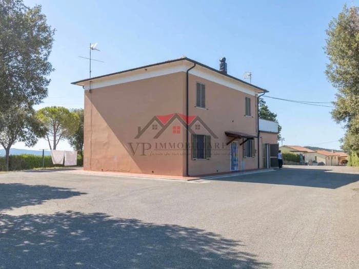 Casa quadrilocale in vendita in Via Castello, Pomarance