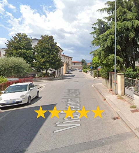 Appartamento con 6 locali in vendita in Via Santini Adelmo, Centro, Agliana