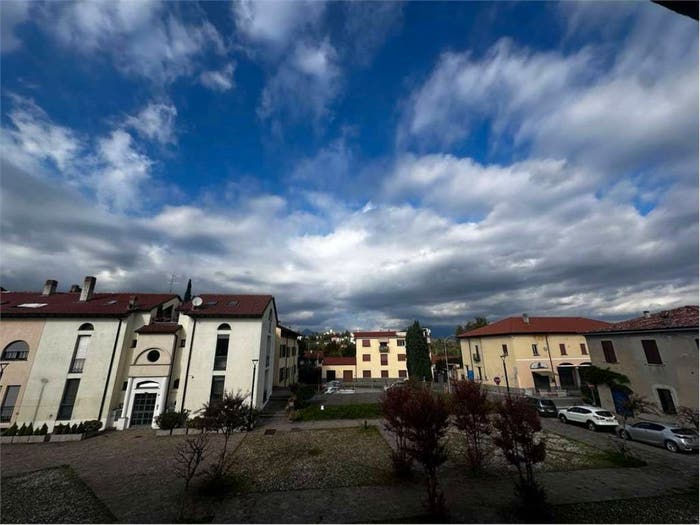 Appartamento quadrilocale in vendita in PIAZZA GIOVANNI XXIII, Centro, Inverigo
