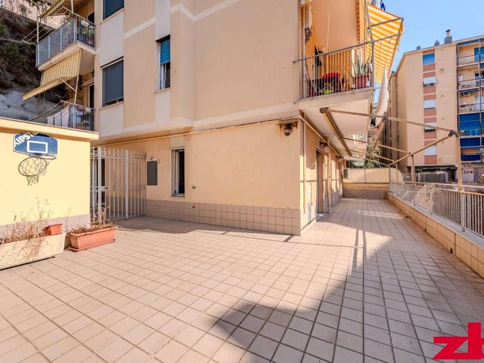 Appartamento con 6 locali in vendita in Via Robino, Marassi, Genova