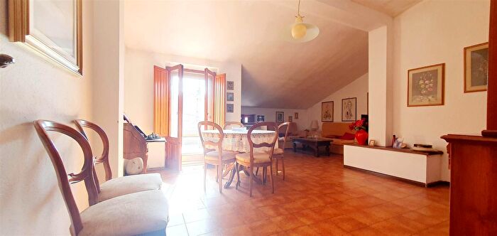 Appartamento con 6 locali in vendita in Via Monsignor Virgilio, Tortoli'