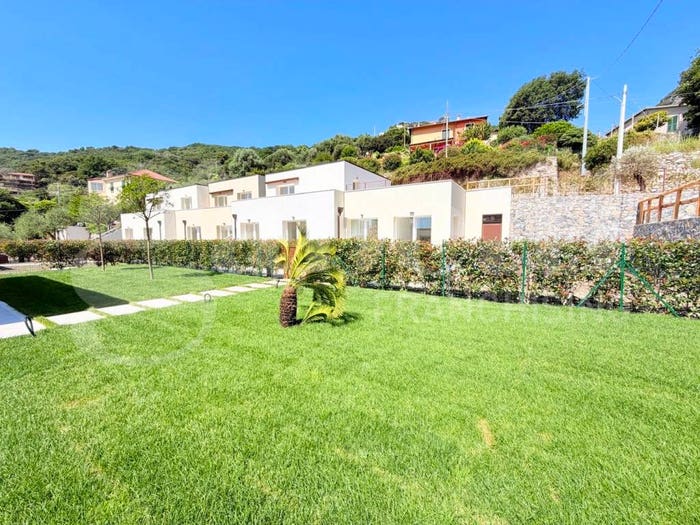 Appartamento bilocale in vendita in Via Calvisio, Centro, Finale Ligure