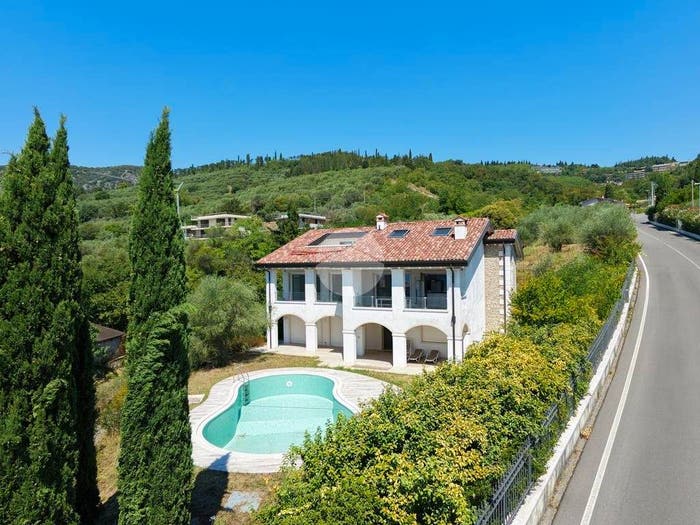 Casa con 6 locali in vendita in Via per Marciaga, Garda