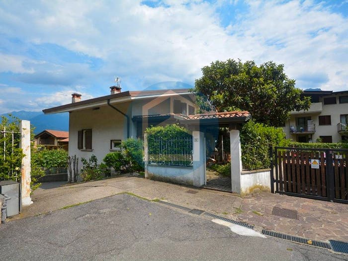 Casa con 6 locali in vendita in Via Donatori di Sangue, Piamborno, Piancogno