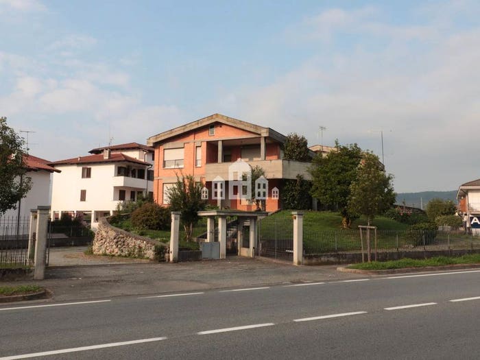 Casa con 6 locali in vendita in Via Circonvallazione, Centro, Romano Canavese