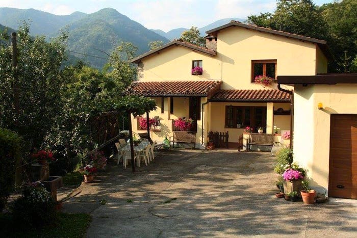 Casa con 6 locali in vendita in Viale Giovanni Pascoli, Centro, Barga