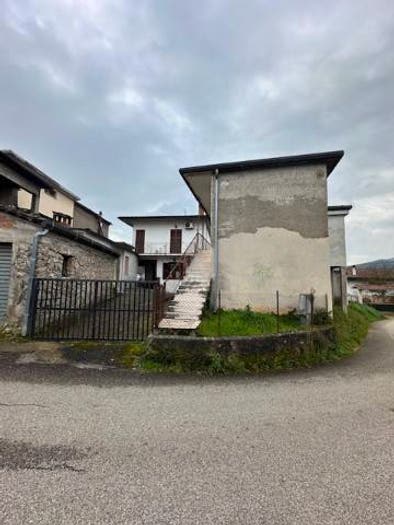 Casa quadrilocale in vendita in Via delle Cinque Strade, Collelavena, Alatri