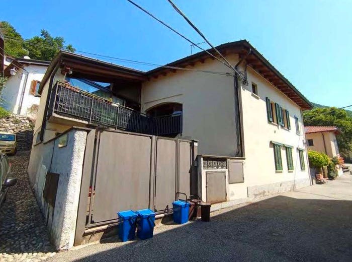 Appartamento bilocale in vendita in Via Roma, Centro, Casalzuigno