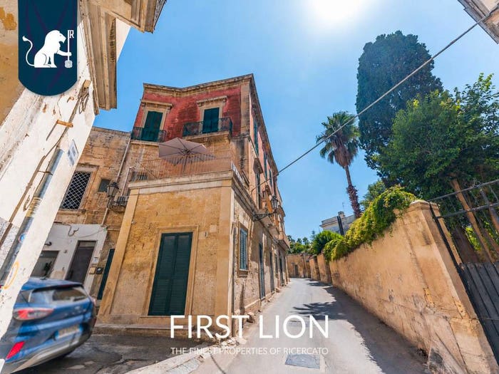 Appartamento con 6 locali in vendita in Vicolo dei Fieschi, Centro Storico, Lecce