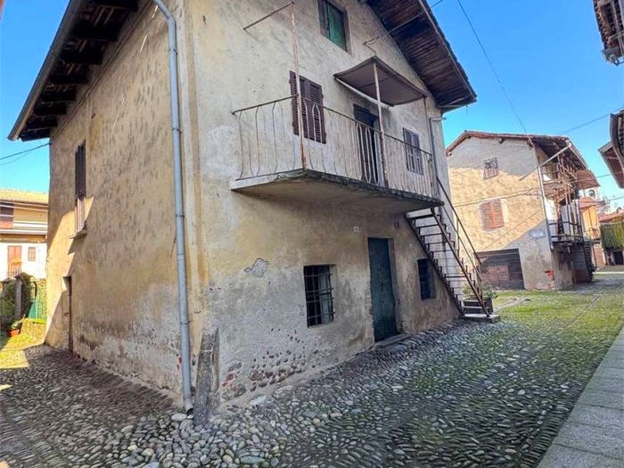 Casa bilocale in vendita in via Castello, Carpignano Sesia