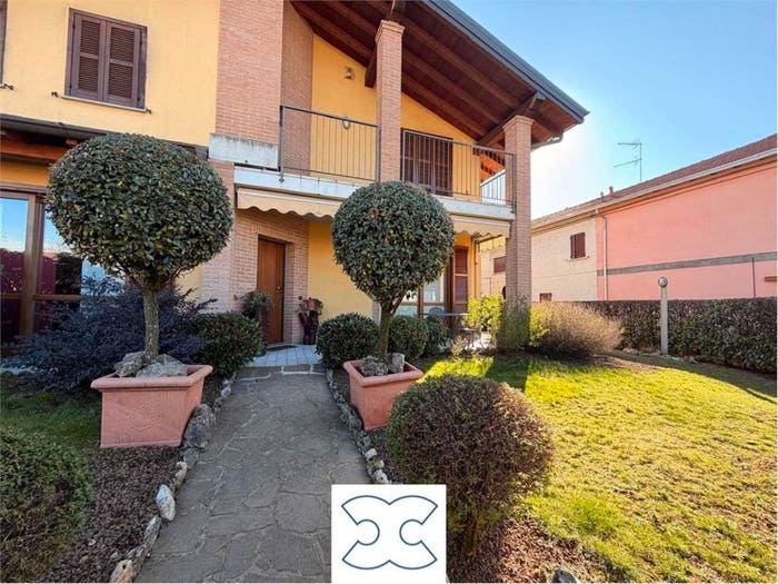 Casa con 6 locali in vendita in Via Corridoni G, Fagnano Olona