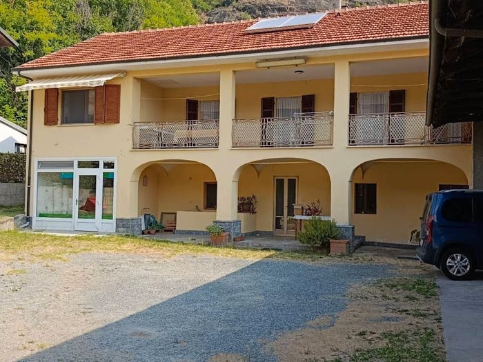 Casa con 6 locali in vendita in Via Peroldrado, Centro, Caprie