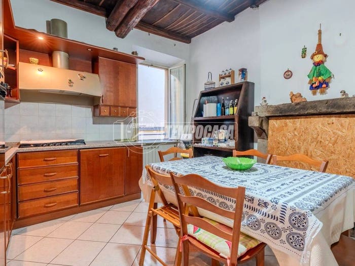 Appartamento trilocale in vendita in Sacrario Piazza della Rocca, Viterbo