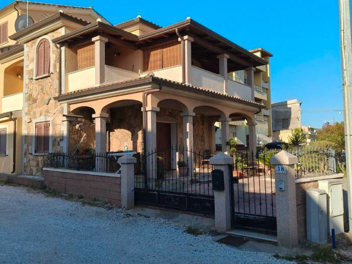 Appartamento trilocale in vendita in Via Liberazione, Centro, Torpè