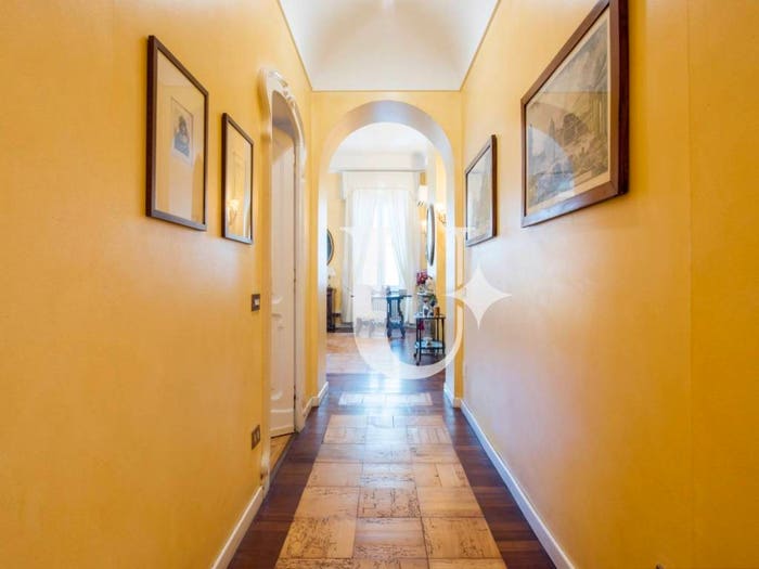 Appartamento con 6 locali in vendita in Via Porro Lambertenghi, Centro Storico, Como