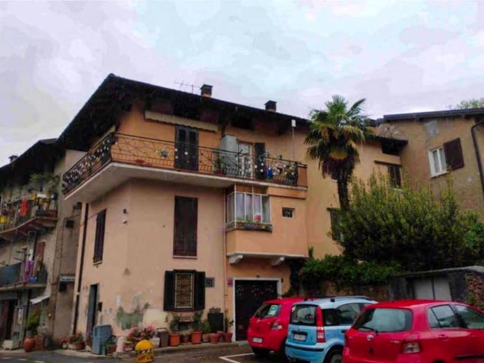 Appartamento trilocale in vendita in Via rinaldi giò batta, Besano