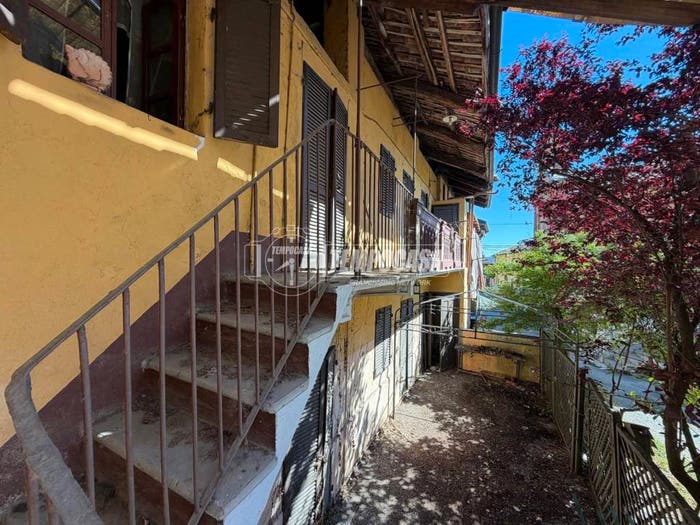 Casa con 6 locali in vendita in Vicolo Scuole, Rivarossa