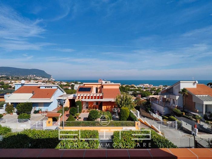 Appartamento quadrilocale in vendita in VIA AMALFI, Marcelli, Numana