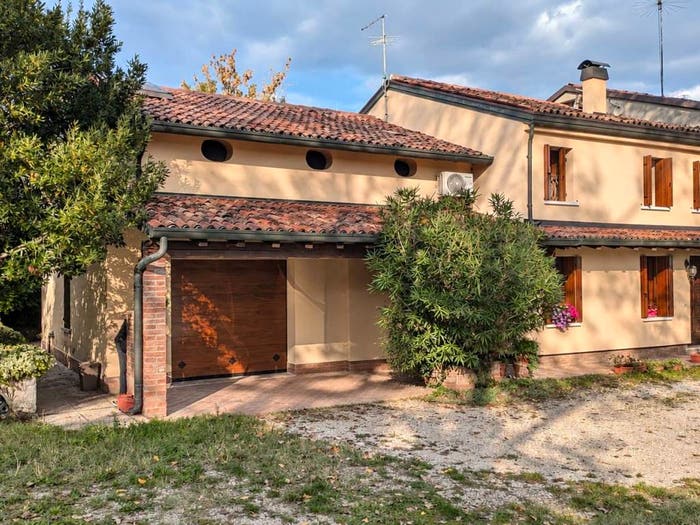 Casa con 5 locali in vendita in Strada Arnarolo, Correggioli, Ostiglia