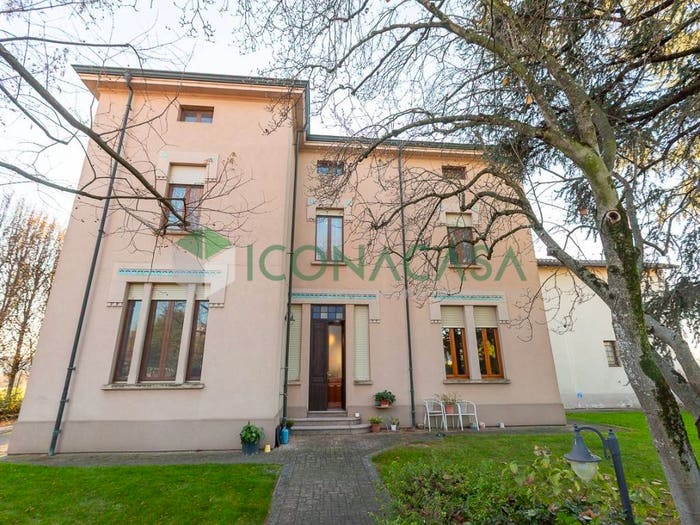 Casa con 6 locali in vendita in Viale Po, Po, Cremona