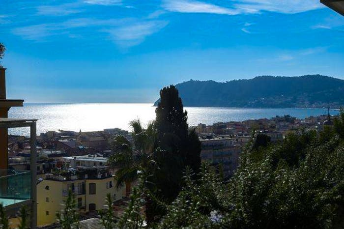 Appartamento quadrilocale in vendita in Collina Centrale Parco Fuor del Vento, Alassio