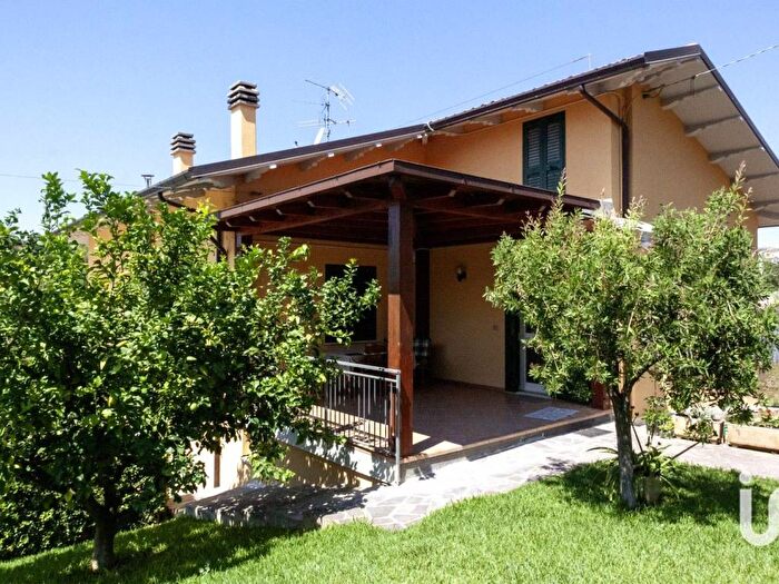 Casa con 6 locali in vendita in Via PADRE GIAOMO QUAGLIA, Mosciano Sant'Angelo