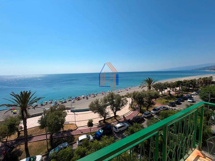 Appartamento trilocale in vendita in Via Lungomare Stefano Pugliese, Catanzaro Lido, Catanzaro