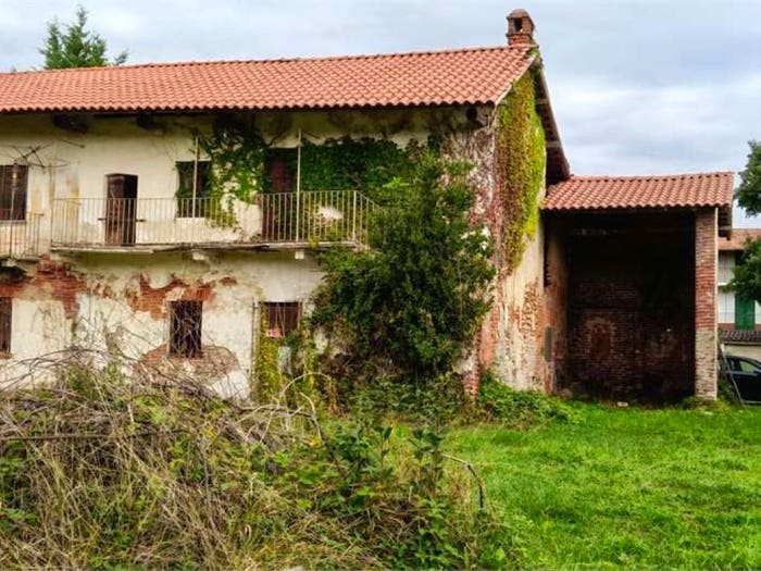Casa con 6 locali in vendita in Motto snc, Centro, Oleggio