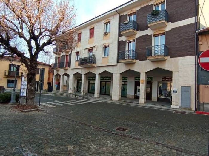 Appartamento quadrilocale in vendita in Piazza Pietro Toselli, Centro, Peveragno