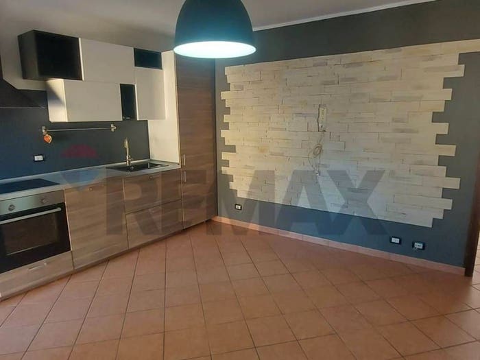 Appartamento trilocale in vendita in Via Vittorio Veneto, Centro, Brebbia