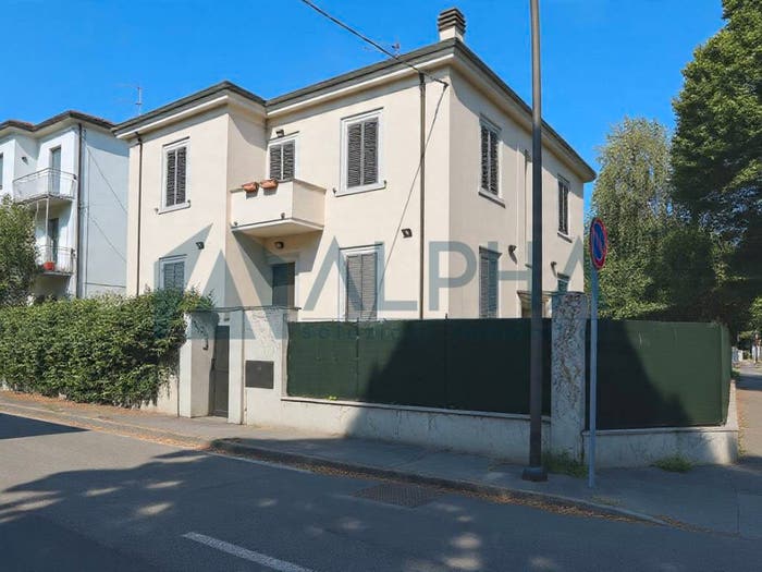 Appartamento con 6 locali in vendita in Via Andrea Dragoni, Musicisti, Forlì