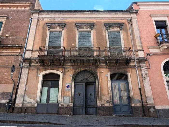Casa con 6 locali in vendita in Via Marchese di Sangiuliano, Centro Storico, Acireale