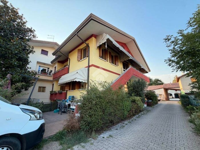 Appartamento con 5 locali in vendita in Via G B Marzari, Fossalunga, Vedelago