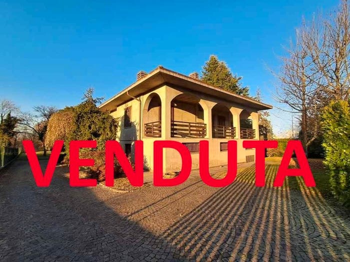 Casa quadrilocale in vendita in Via San Francesco, Inarzo