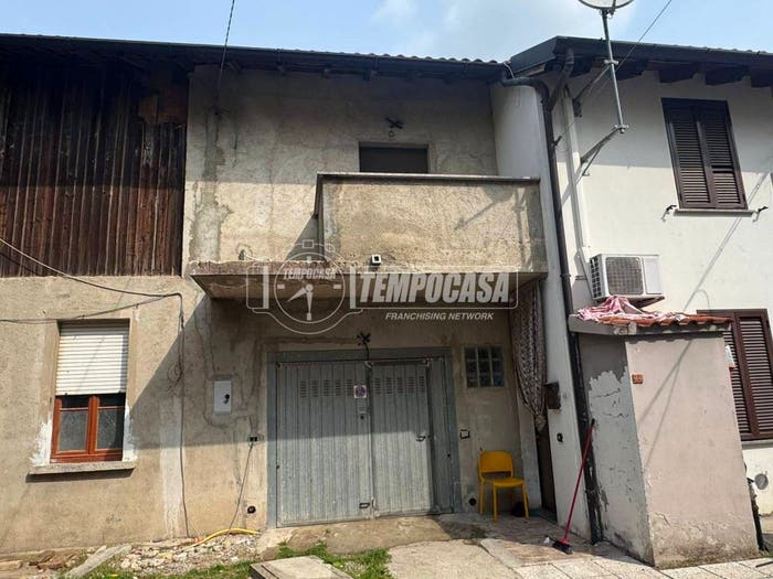 Casa bilocale in vendita in Via Vittorio Veneto, Centro, Lentate sul Seveso