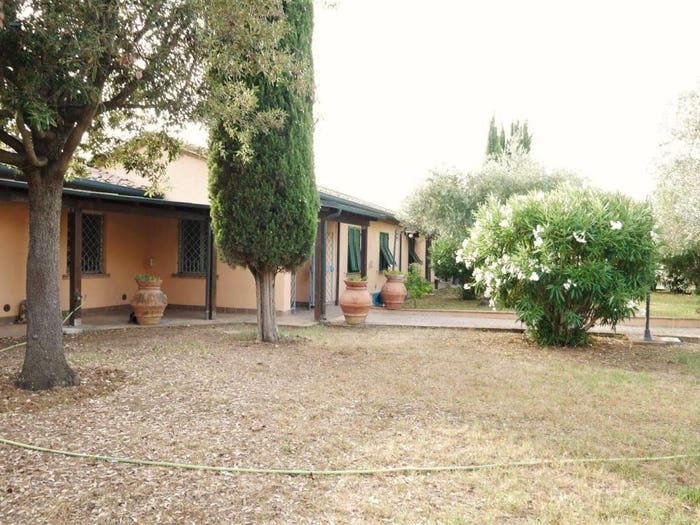 Casa con 6 locali in vendita in Cecina Centro, Cecina