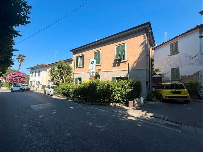 Casa con 6 locali in vendita in Piazza della Pace, Crespina, Crespina e Lorenzana