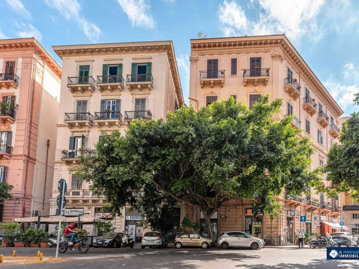 Appartamento con 5 locali in vendita in Via Pignatelli Aragona, Politeama Ruggiero Settimo, Palermo