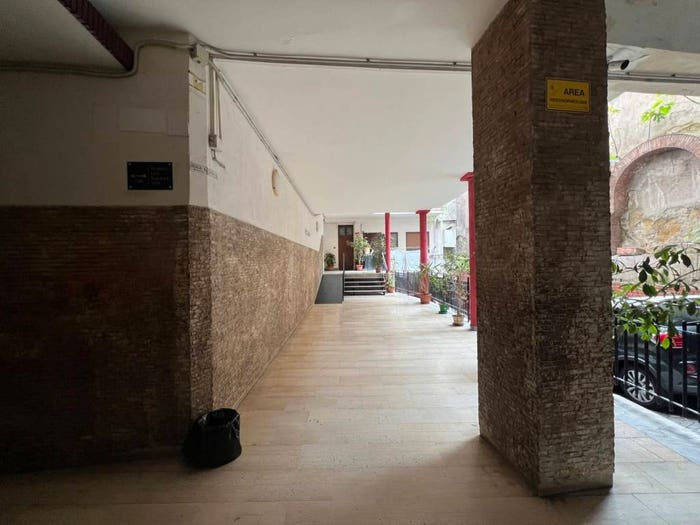 Appartamento con 5 locali in vendita in Via Camillo Porzio, Tribunali, Napoli