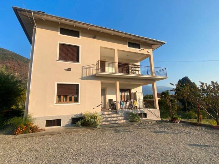 Casa con 6 locali in vendita in Via Enzo Migliore, Centro, Lessolo