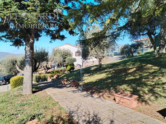 Casa con 6 locali in vendita in Corciano