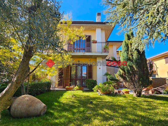 Casa con 6 locali in vendita in Via Consoli, Nicolosi