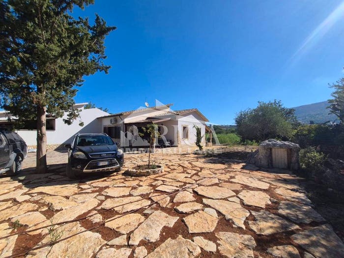 Casa quadrilocale in vendita in Contrada Fraginesi, Castellammare del Golfo